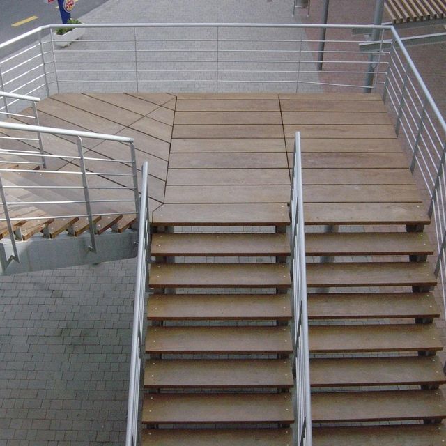 Parquets Marín escalera exterior